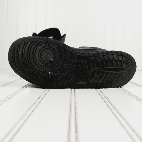 Nike Air Jordan 1 Mid Retro Triple Black Lace Up Leather Athleisure Sneaker F340 - Picture 10 of 12